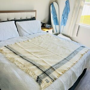 RARE Kardelen AB Sweden 100% Wool Cream, Grey Black Plaid Cottage Throw Blanket